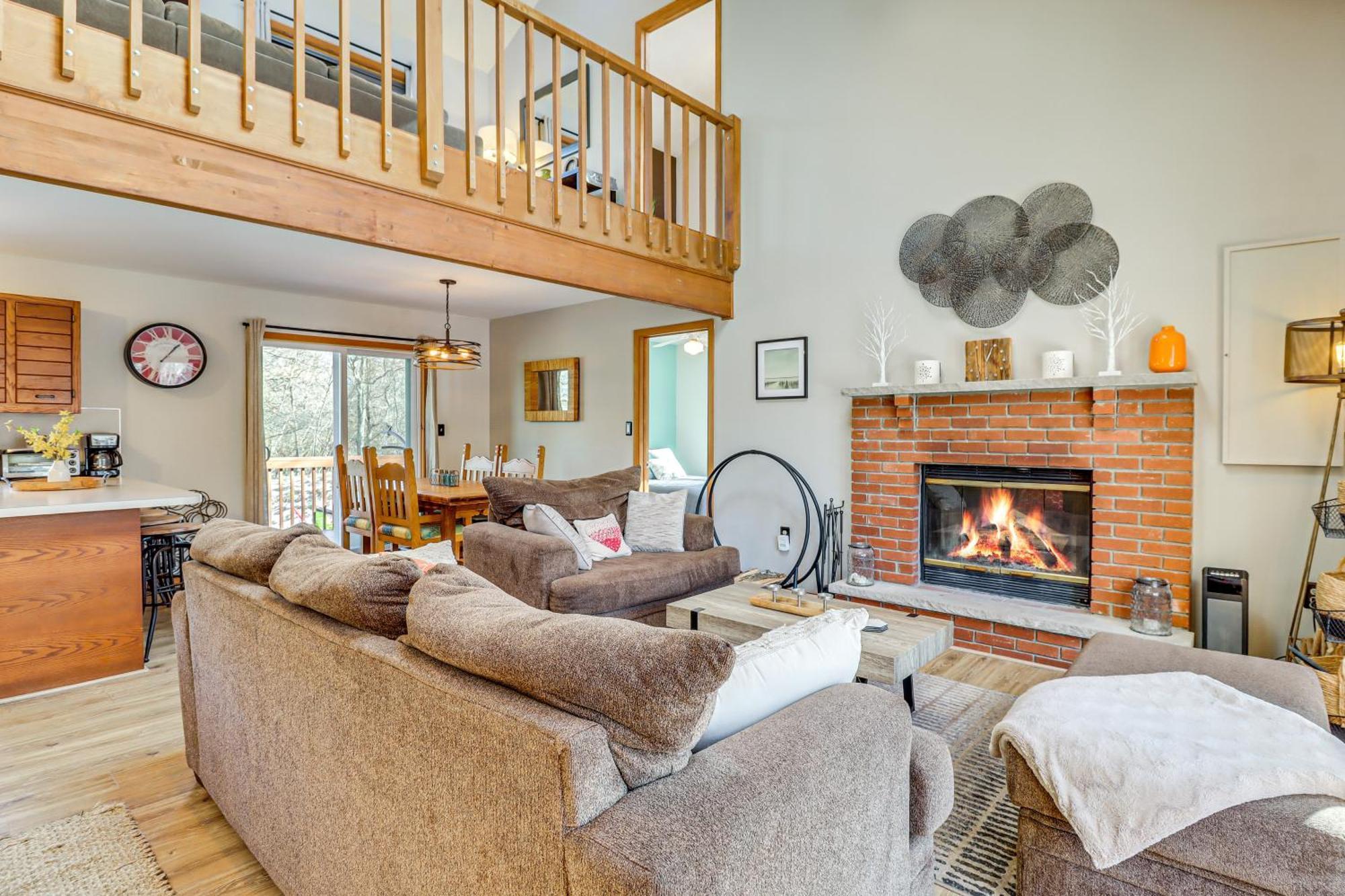 Poconos Home With Private Spa And Fire Pit Long Pond Bagian luar foto