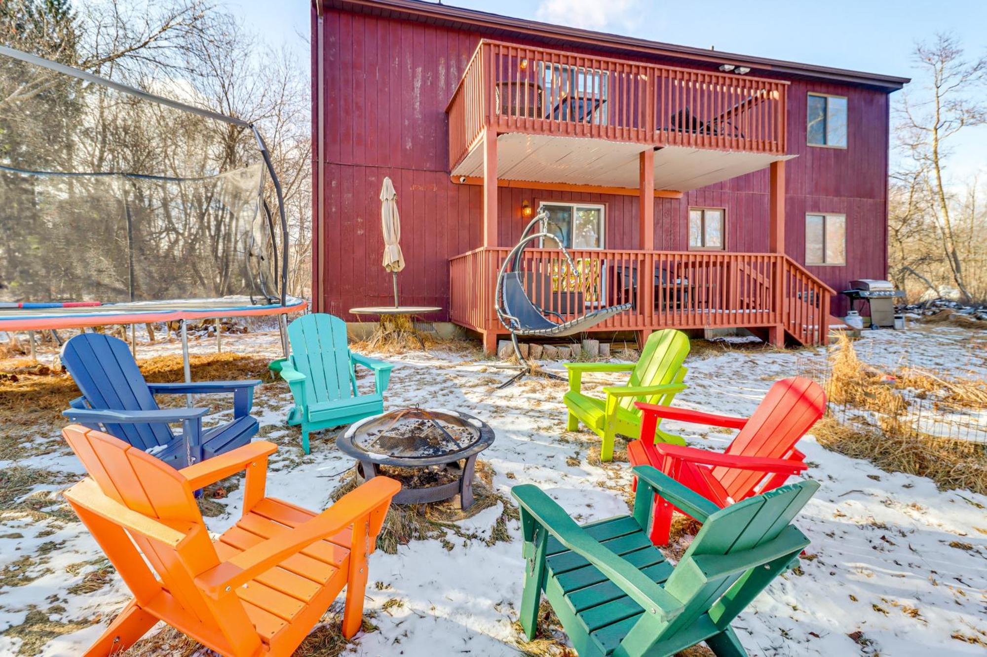 Poconos Home With Private Spa And Fire Pit Long Pond Bagian luar foto