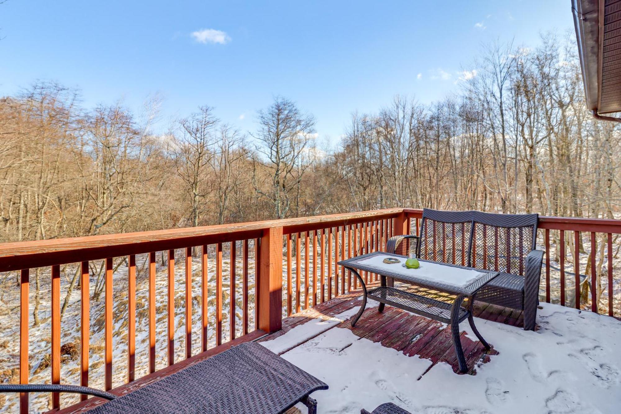 Poconos Home With Private Spa And Fire Pit Long Pond Bagian luar foto