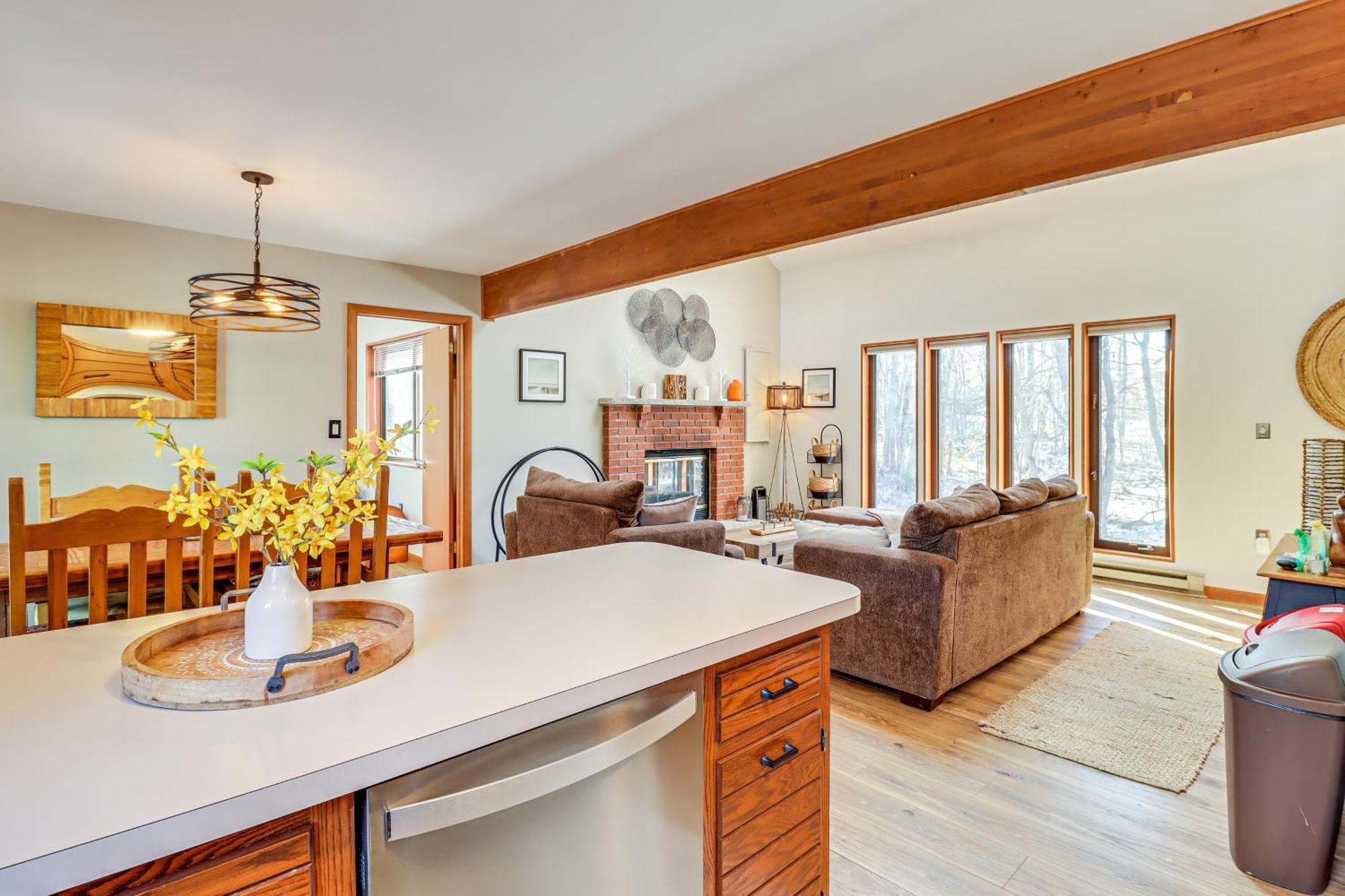 Poconos Home With Private Spa And Fire Pit Long Pond Bagian luar foto