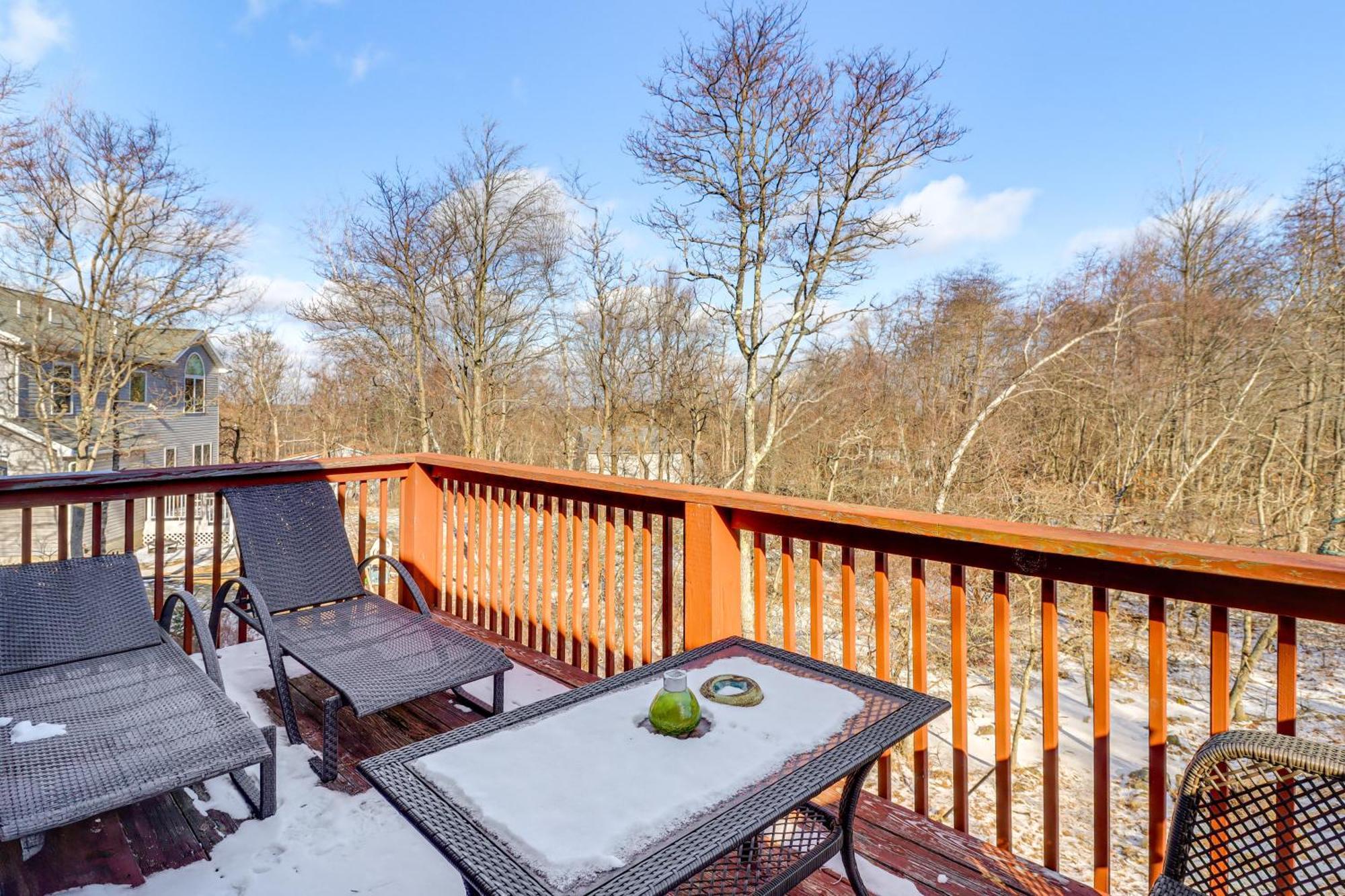 Poconos Home With Private Spa And Fire Pit Long Pond Bagian luar foto