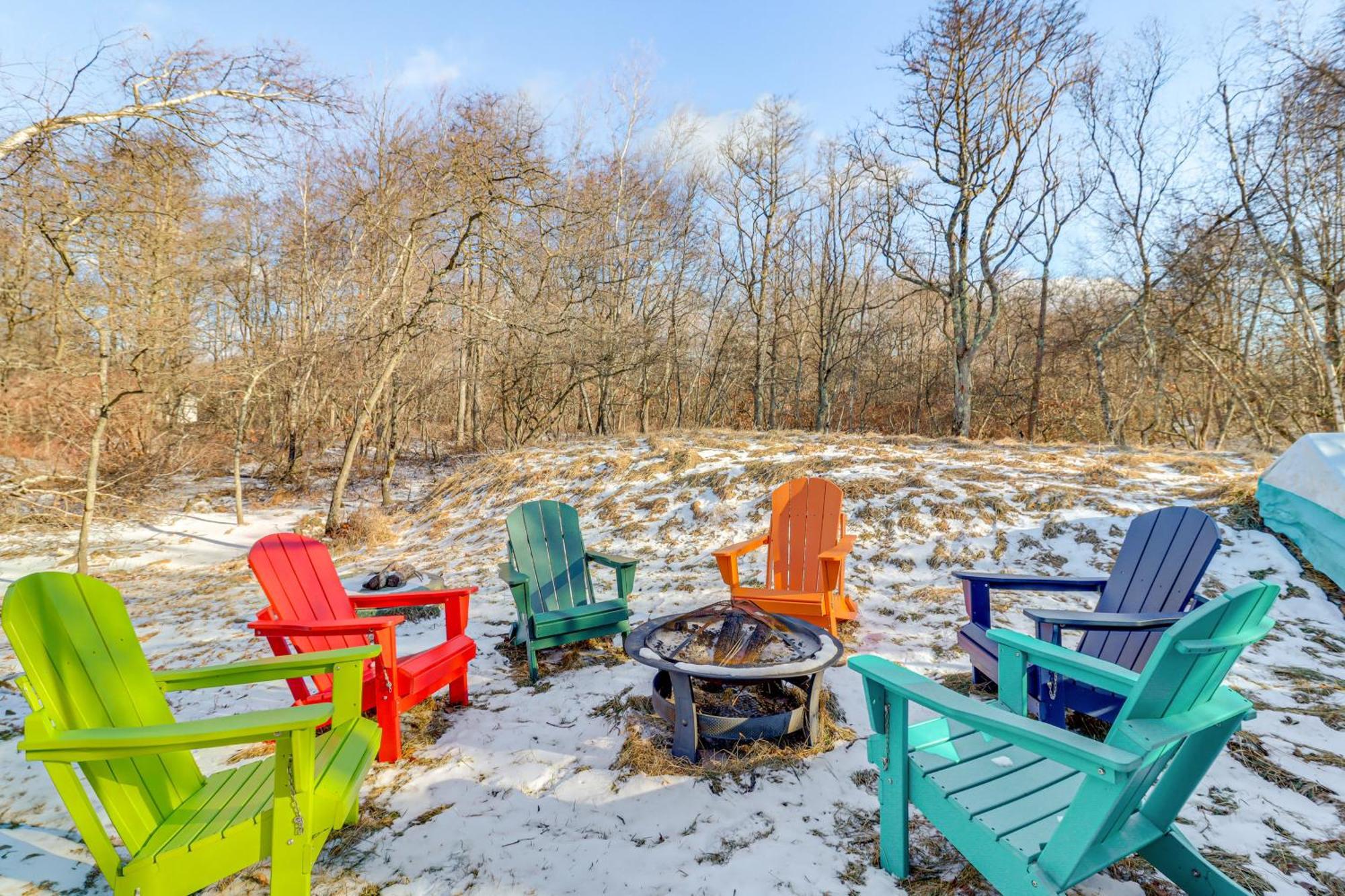 Poconos Home With Private Spa And Fire Pit Long Pond Bagian luar foto